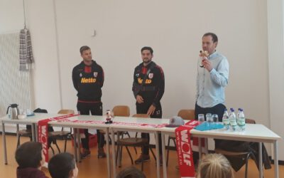 Oliver Hein und Benedikt Saller vom SSV Jahn Regensburg zu Besuch